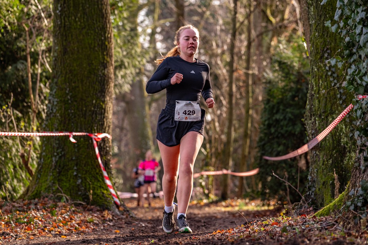 Michael Photographie Cross de Lausanne passage dans la foret 2 coureurs 