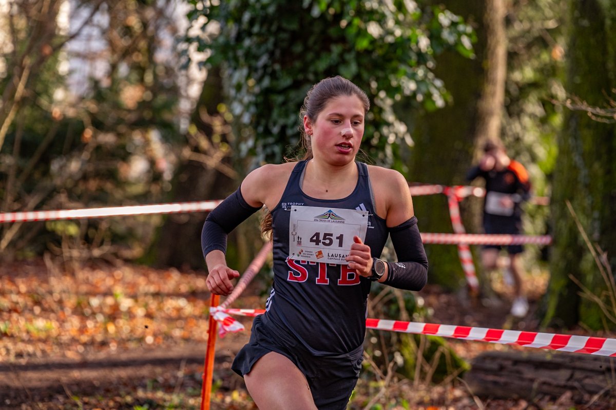 Michael Photographie Cross de Lausanne coureuse saut d'obstacle 