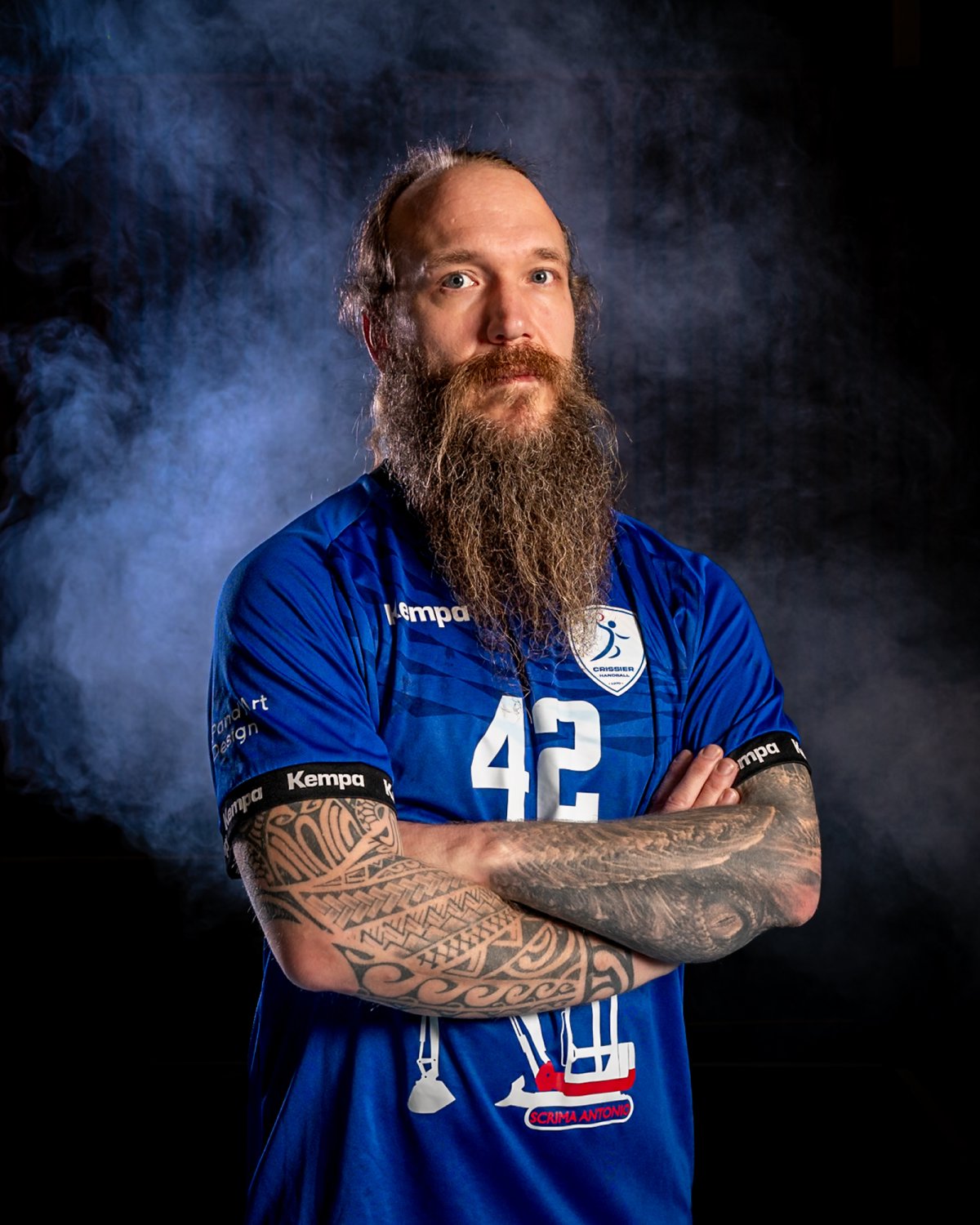 Michael Photographie Portrait d'athlète font noir avec nuage bleu