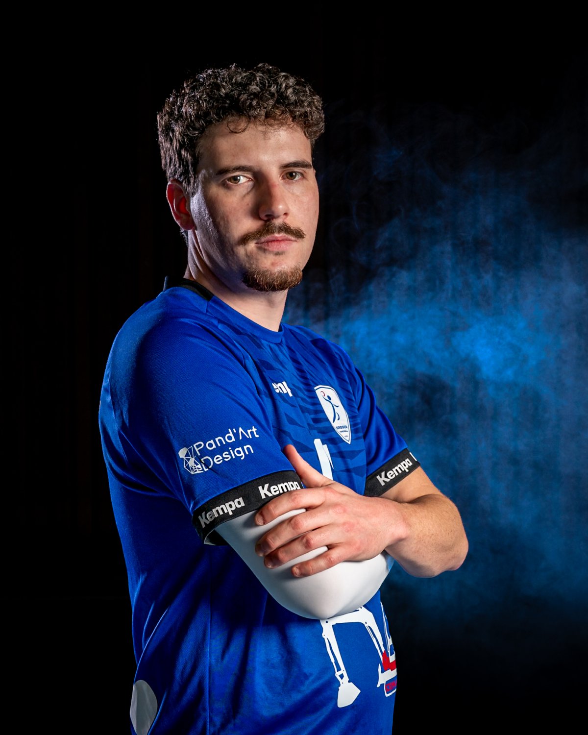 Michael Photographie Handball Portrait d'athlète font noir avec fumée Handball