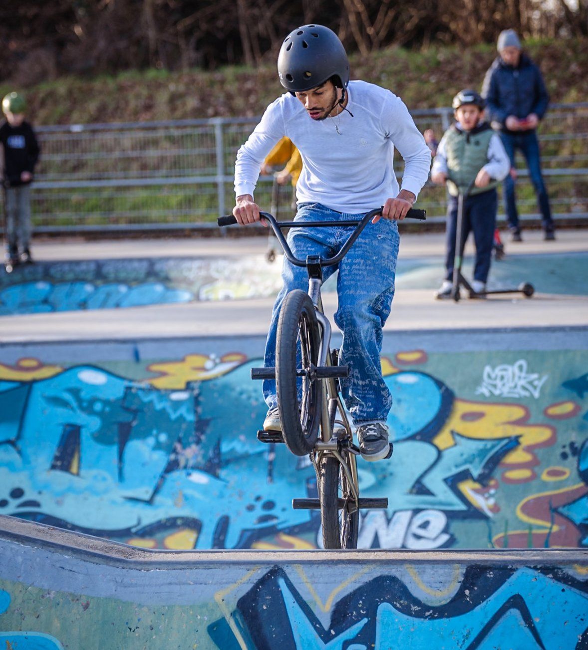 Michael Photo skatepark Lausanne figure vélo sur rampe 
