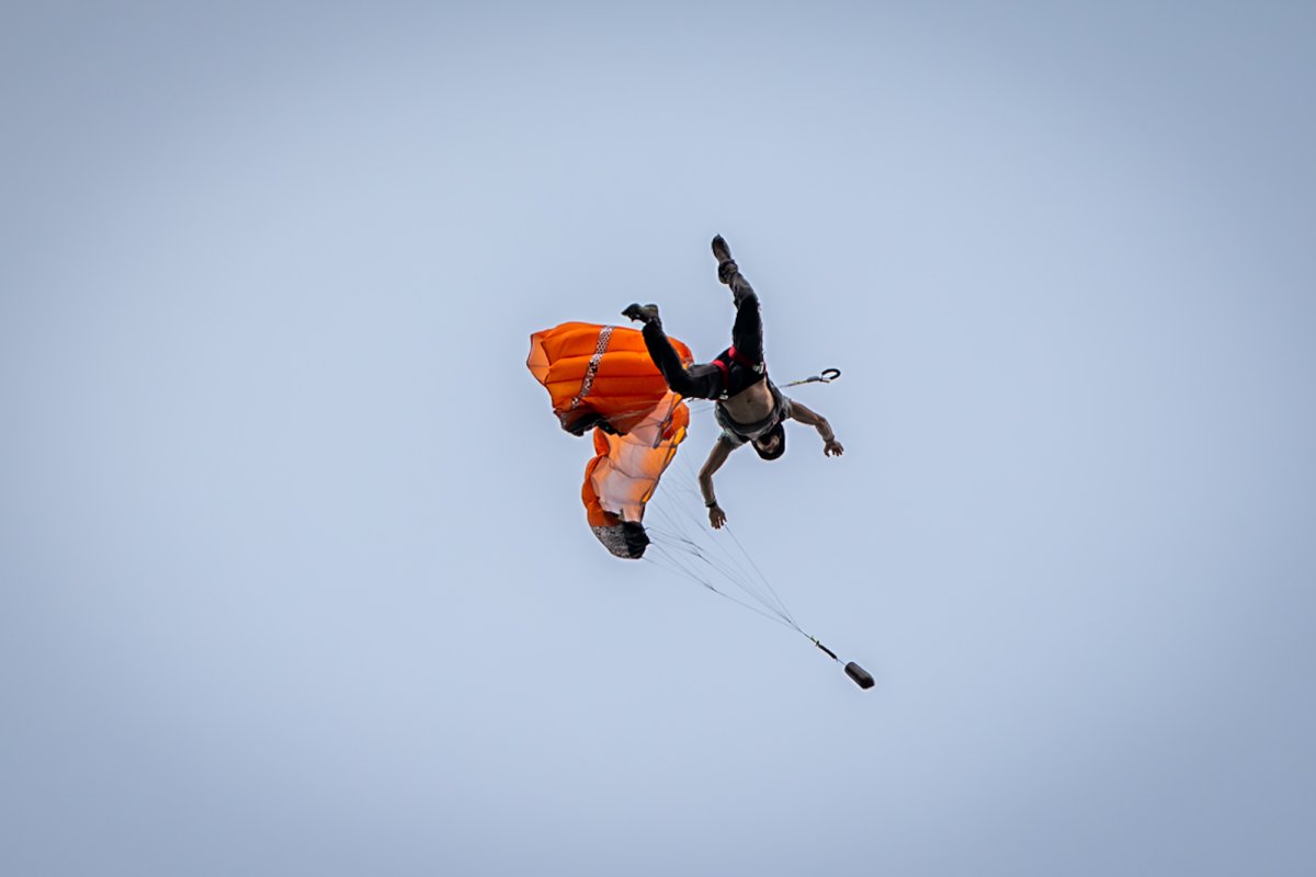 Photographie parapente aérienne acroshow Villeneuve saut dans le vide