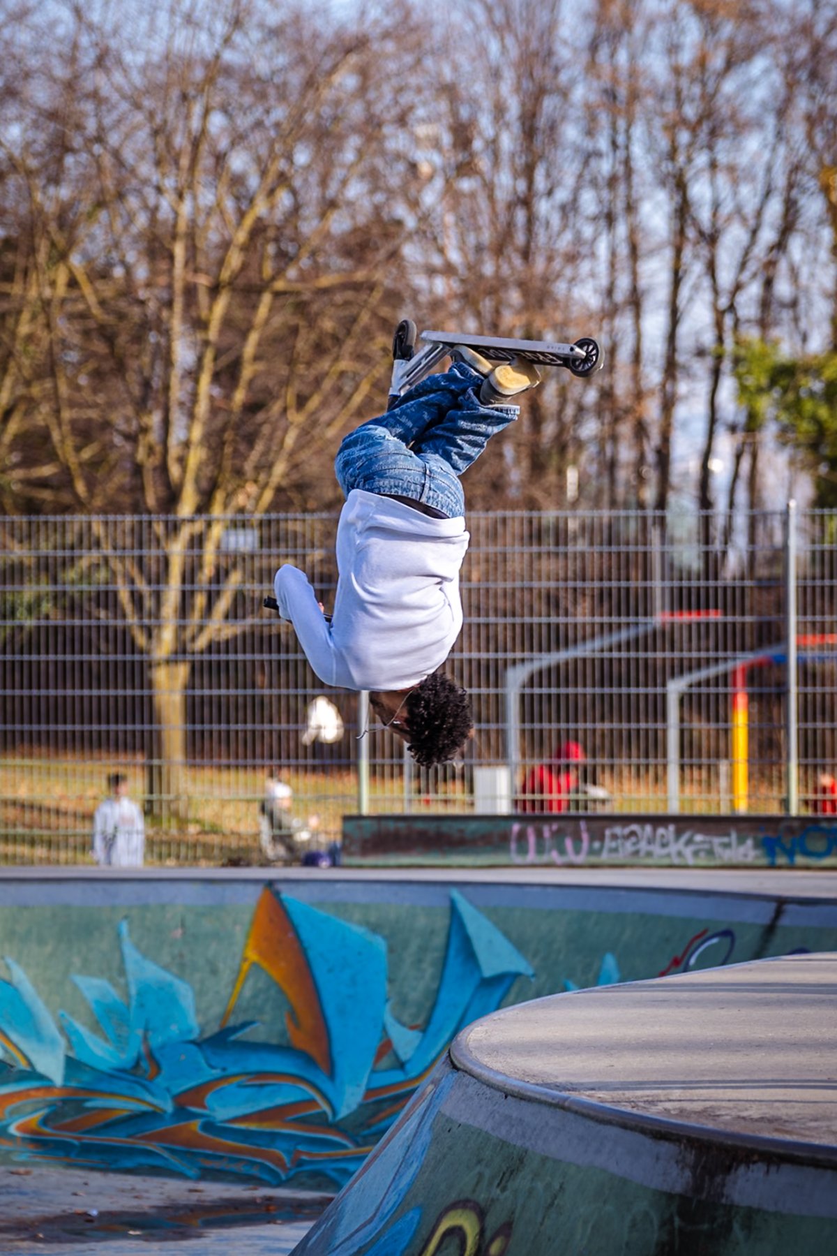 Skatepark lausanne figure périlleux en trottinette 