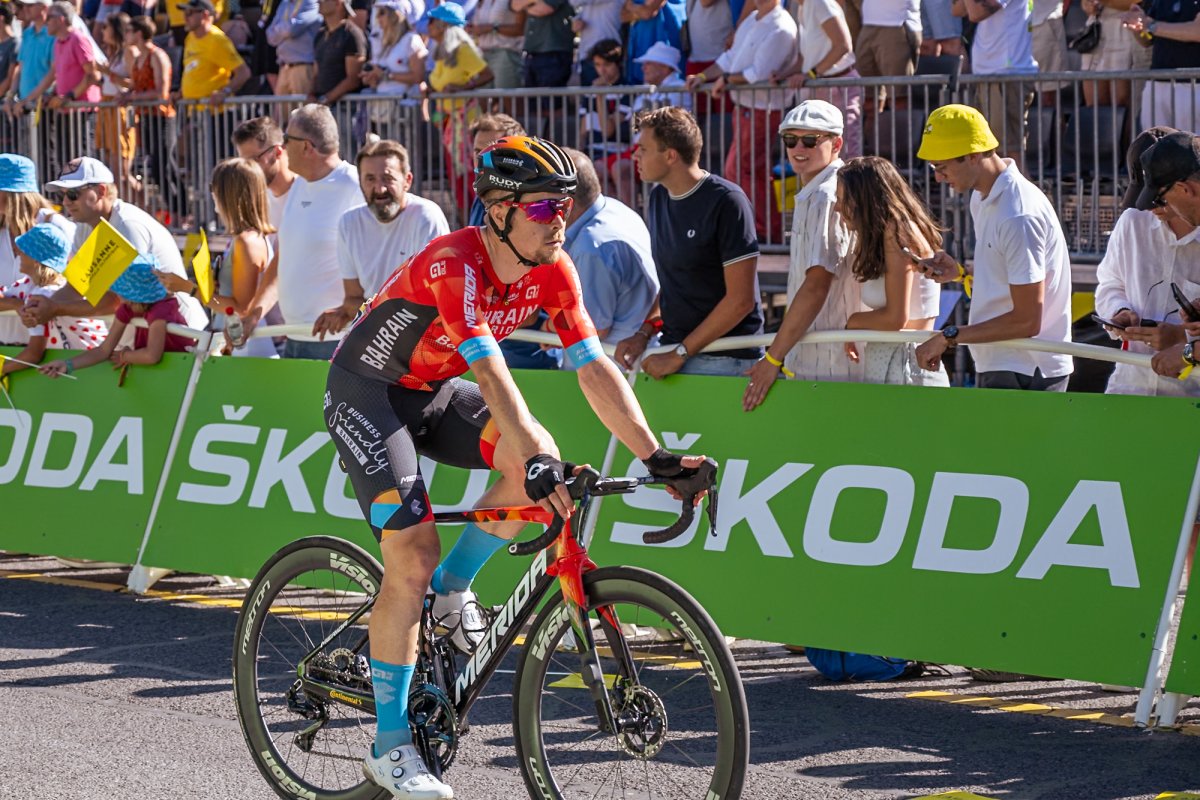 Michael Photographie tour de France à Lausanne vélo cycliste groupe rose et bleu 