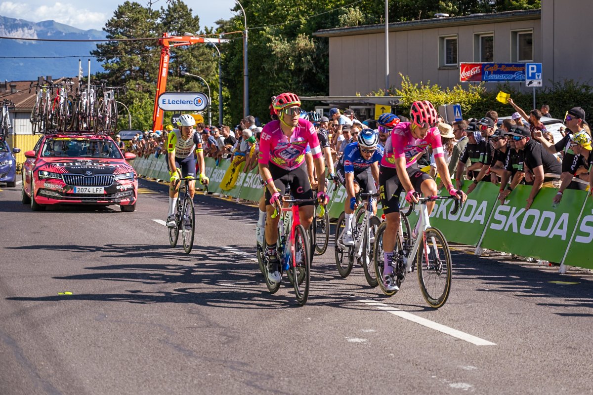 Michael Photographie tour de France à Lausanne vélo cycliste rouge et noir