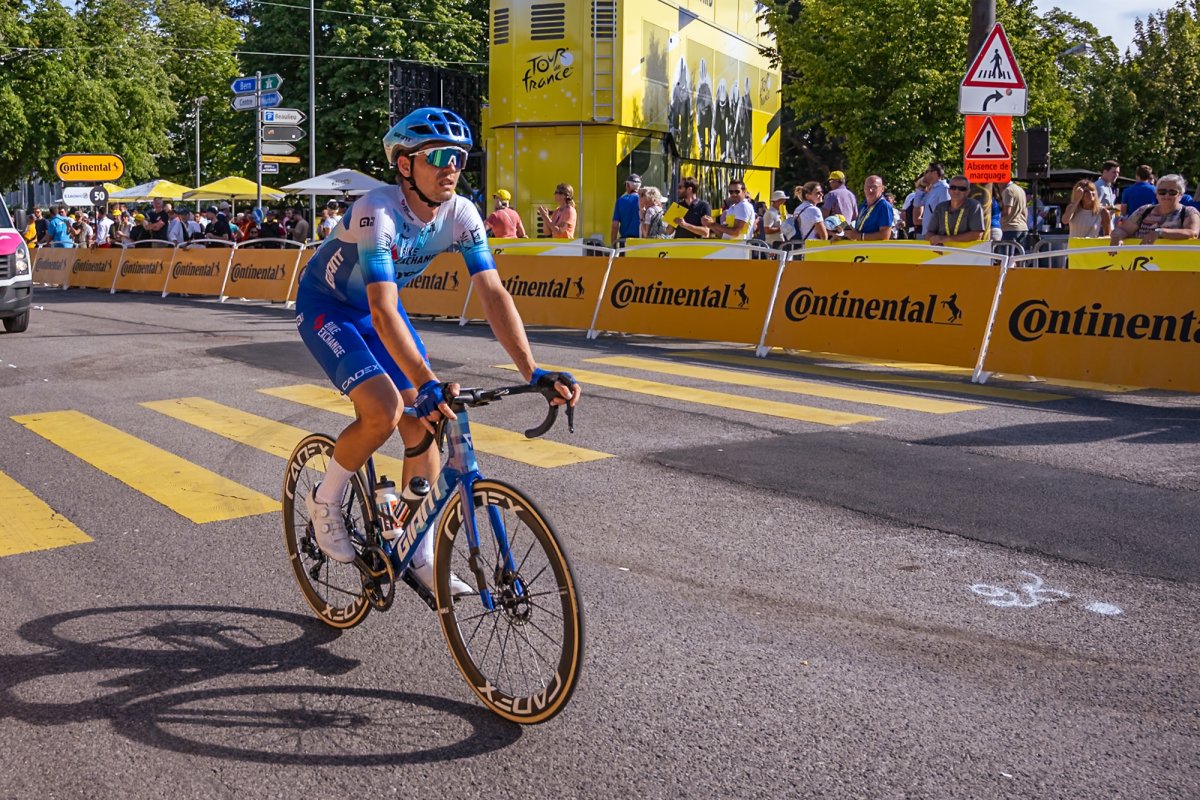 Michael Photographie tour de France à Lausanne vélo cycliste bleu jaune 