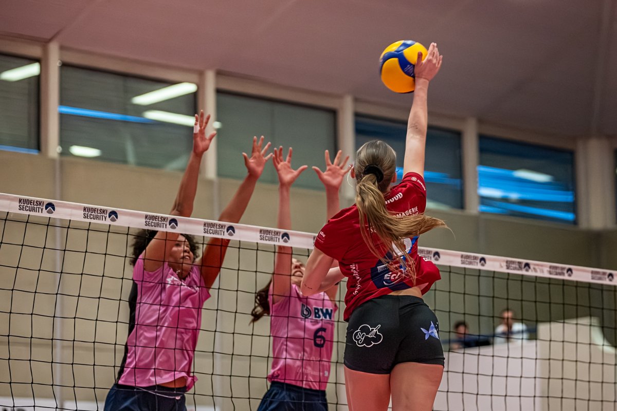 VBC Cheseaux Match de volley Lausanne équipe féminin smash 